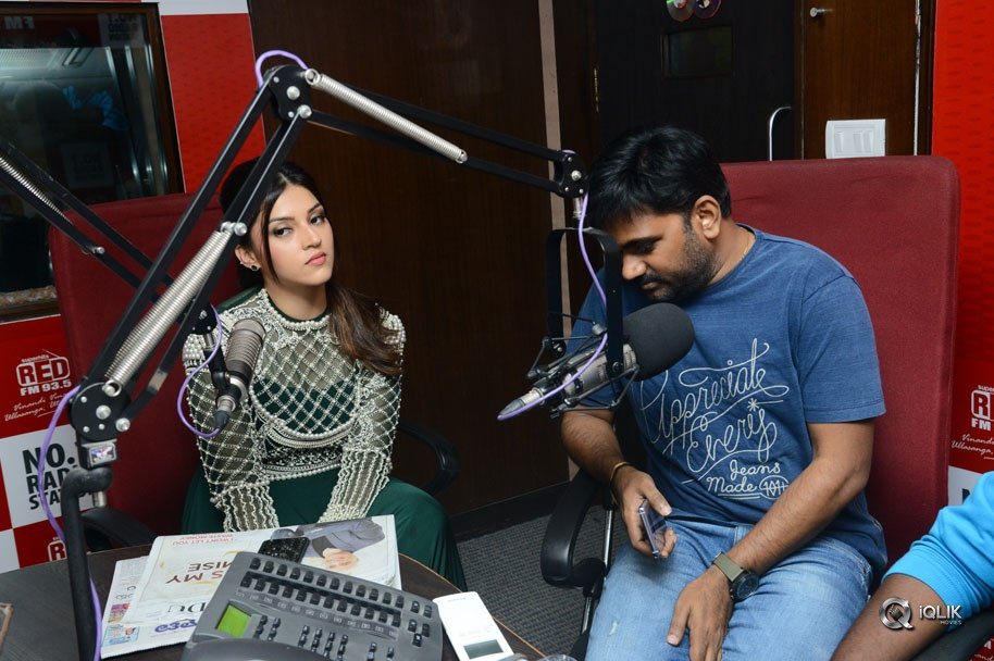 Mahanubhavudu-Movie-Team-At-Radio-City